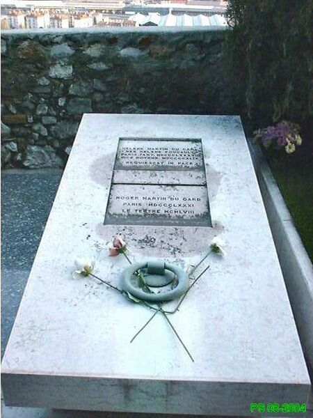 ملف:Nice-cimiez-cimetiere-MartinDuGard.jpg