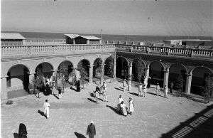 المدرسة-الاحمدية-في-الكويت.jpg