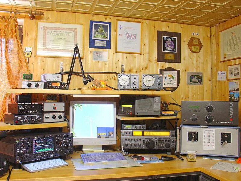 ملف:Amateurfunkstation.jpg