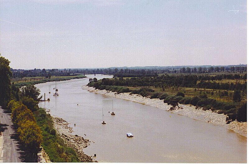 ملف:Charente à Tonnay.jpg