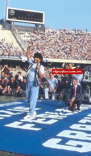 Presentacion maradona napoli.jpg