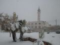 المسجد تغطيه الثلوج