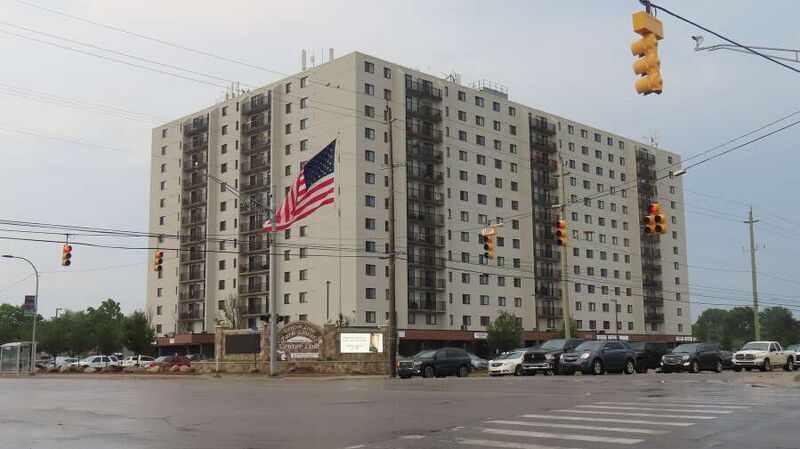 ملف:Center Line Park Towers.jpg