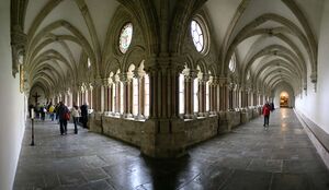 Kreuzgang Stiftskirche Lilienfeld.jpg