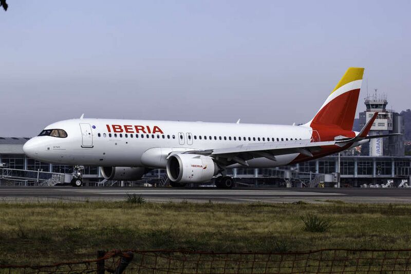 ملف:EC-MXY A320neo Iberia VGO.jpg