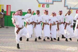 فرقة تؤدي الدمة.jpg