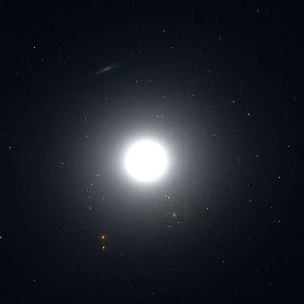 ملف:Messier 089 Hubble WikiSky.jpg