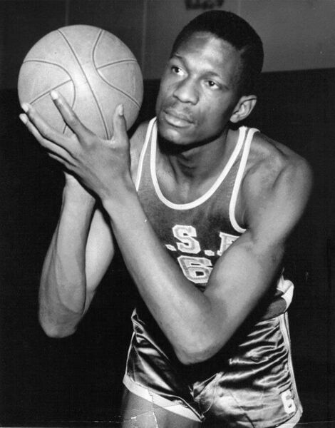ملف:Bill russell usf.jpg