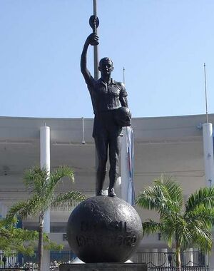 Estátua do Bellini Maracanã.jpg