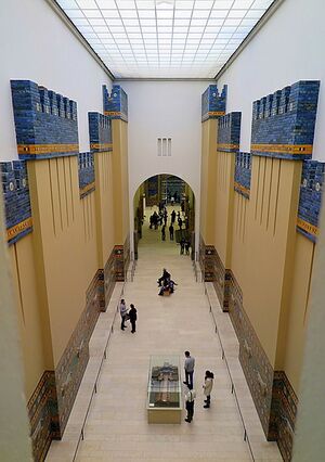 Ishtartor Prozessionsstraße (16303259355).jpg