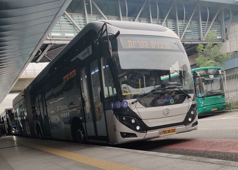 ملف:Metronit-Superbus-haifa.jpg