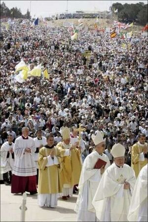 Nazreth with pope.jpg