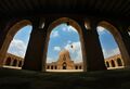 الصحن المكشوف وبه القبة